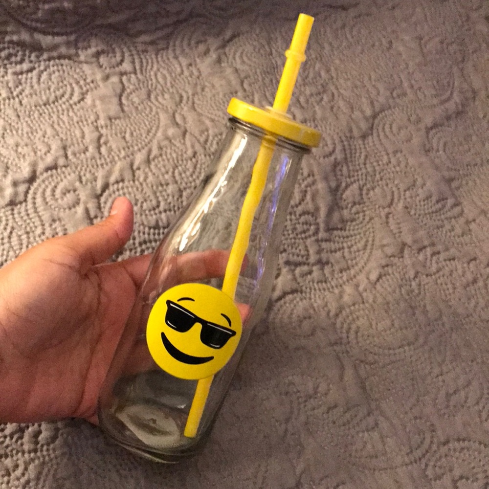 New. 😎 Happy Face Water Bottle.